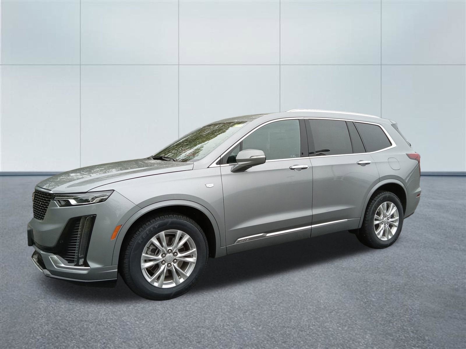 2024 Cadillac XT6 Luxury in Argent Silver Metallic — front three-quarter view