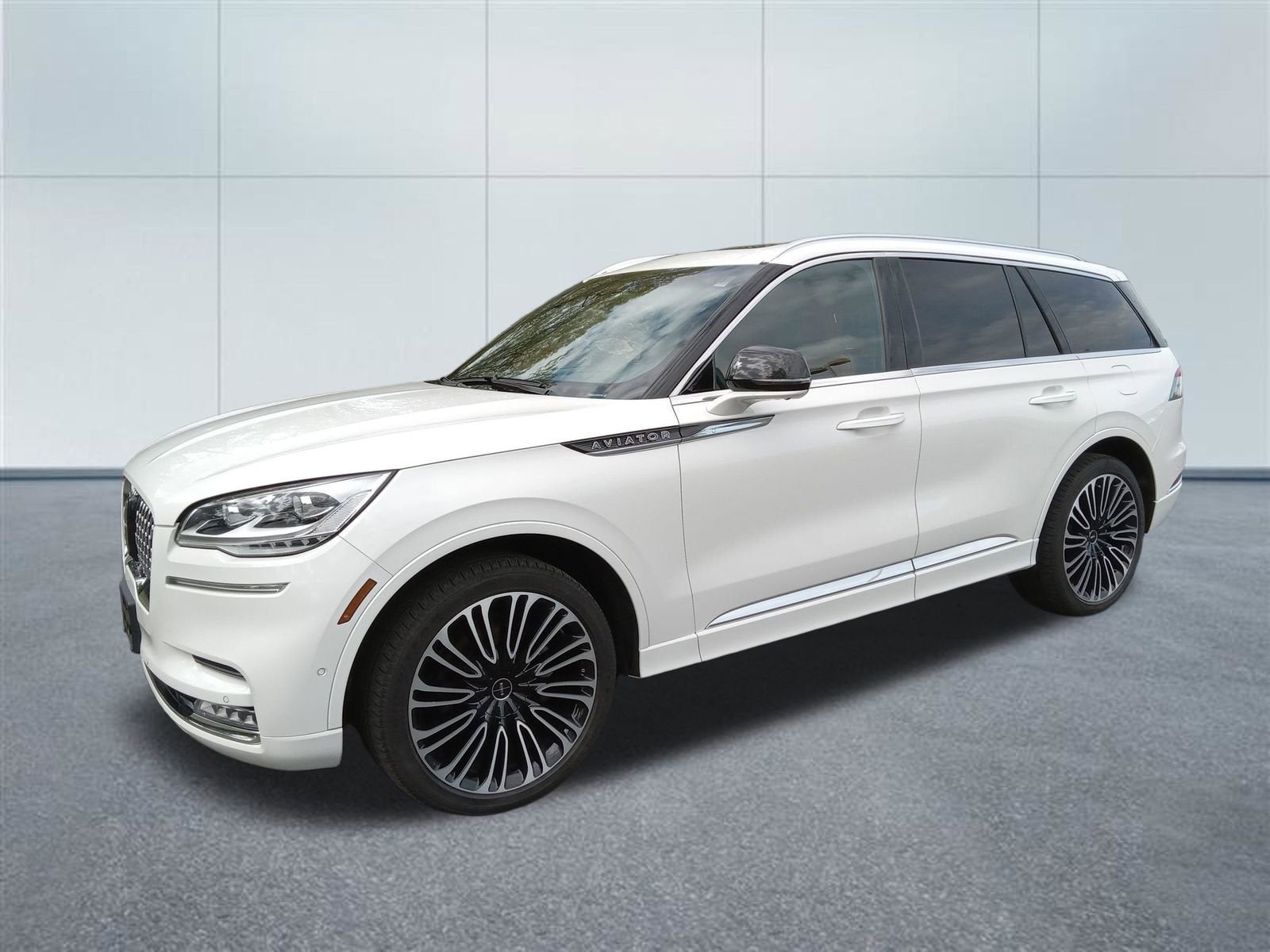 2023 Lincoln Aviator Black Label in Pristine White Me — front three-quarter view